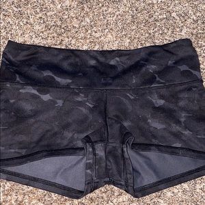 ✨Lululemon RARE shorts✨